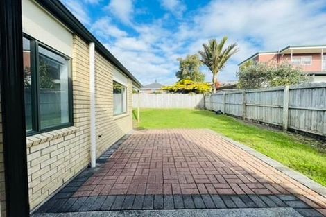 Photo of property in 5 Blueridge Close, Sunnyvale, Auckland, 0612