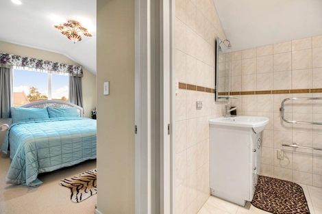 Photo of property in 2a Wattle Street, New Lynn, Auckland, 0600