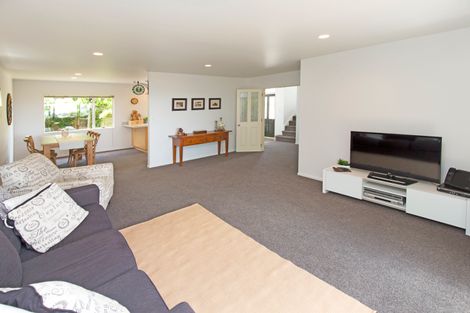 Photo of property in 3/39 Wade River Road, Stanmore Bay, Whangaparaoa, 0932