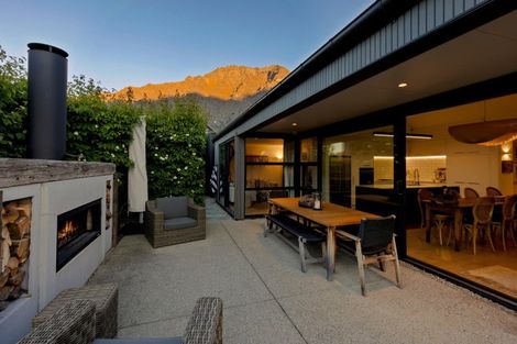 Photo of property in 54 Falconer Rise, Jacks Point, Queenstown, 9371