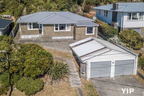 Photo of property in 11 Link Road, Newlands, Wellington, 6037