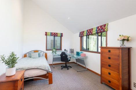 Photo of property in 2/3 Gard Street, Silverstream, Upper Hutt, 5019