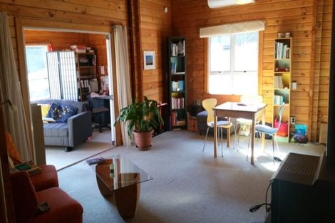 Photo of property in 2 Cypress Court, Kelvin Heights, Queenstown, 9300