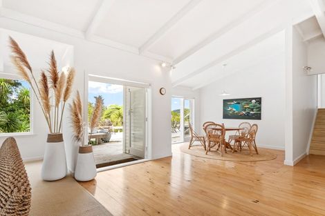 Photo of property in 16 Grand View Road, Leigh, 0985