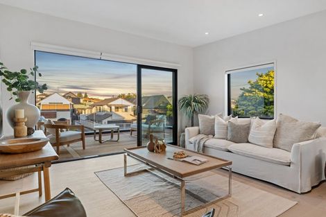 Photo of property in 12 Pitau Road, Mount Maunganui, 3116
