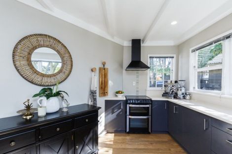 Photo of property in 12 Wallace Place, Hokowhitu, Palmerston North, 4410