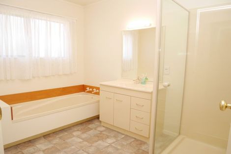 Photo of property in 125 Queens Road, Waikanae Beach, Waikanae, 5036