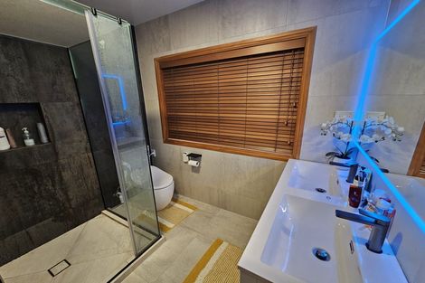 Photo of property in 18 Kaipara Road, Papakura, 2582