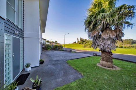 Photo of property in 8 Kororako Grove, Whalers Gate, New Plymouth, 4310