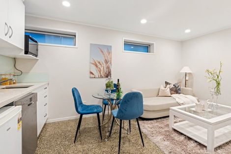 Photo of property in 2/24 Selwyn Road, Cockle Bay, Auckland, 2014