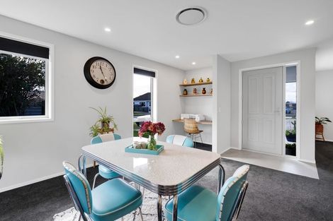 Photo of property in 7 Robbins Crescent, Hawera, 4610