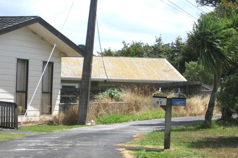 Photo of property in 41 Sunnyhaven Avenue, Beach Haven, Auckland, 0626