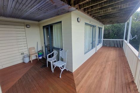 Photo of property in 18 Tawhana Crescent, Red Beach, 0932
