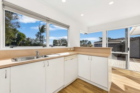 Photo of property in 33 Sunvue Road, Glen Eden, Auckland, 0602