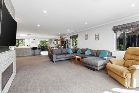 Photo of property in 27 Lorikeet Place, Unsworth Heights, Auckland, 0632
