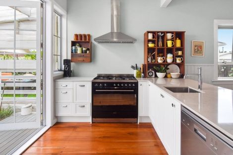 Photo of property in 14 Bains Avenue, Hamilton East, Hamilton, 3216