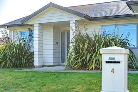 Photo of property in 4 Gallipoli Place, Paraparaumu, 5032