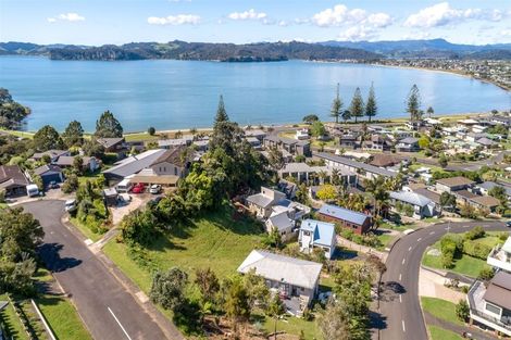 Photo of property in 13 Puriri Place, Whitianga, 3510