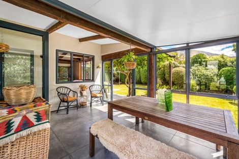 Photo of property in 6 Meadowbrook Place, Wanaka, 9305
