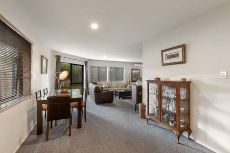 Photo of property in 8/37 Fields Parade, Oteha, Auckland, 0632