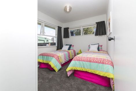 Photo of property in 7 La Rosa Street, Green Bay, Auckland, 0604