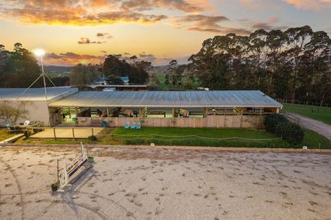 Photo of property in 124 Rimmer Road, Helensville, 0875