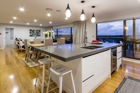 Photo of property in 37 Te Oneroa Way, Long Bay, Auckland, 0630