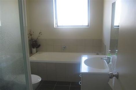 Photo of property in 5 Marbella Crescent, Oteha, Auckland, 0632