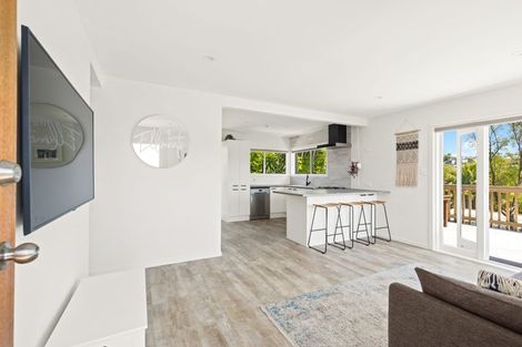 Photo of property in 1/92 Saddleback Rise, Murrays Bay, Auckland, 0630