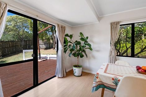 Photo of property in 14 Mallard Place, Unsworth Heights, Auckland, 0632