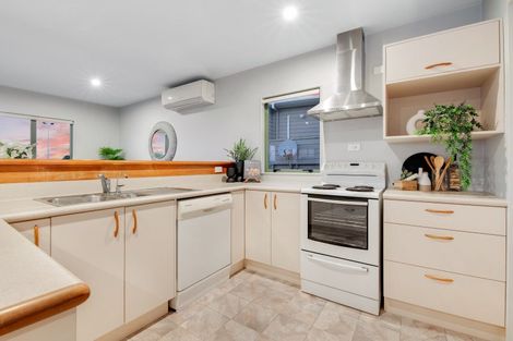 Photo of property in 11 William Bayes Place, Red Beach, 0932