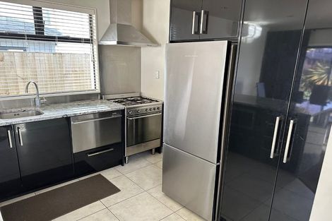 Photo of property in 2/2 Beatrice Avenue, Hillcrest, Auckland, 0627