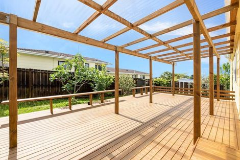 Photo of property in 21 Benchmark Drive, Massey, Auckland, 0614