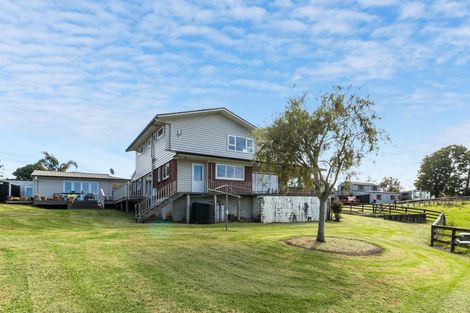 Photo of property in 389 Taupaki Road, Kumeu, 0892