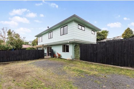 Photo of property in 2 Leander Road, Bayswater, Auckland, 0622