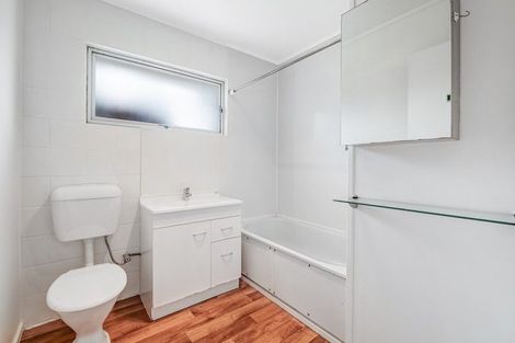 Photo of property in 1/587 Glenfield Road, Totara Vale, Auckland, 0629