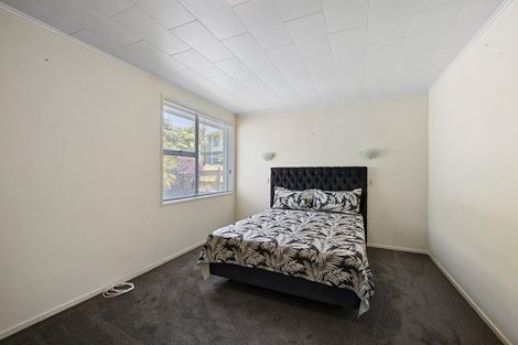 Photo of property in 1/12 Ambury Place, Merrilands, New Plymouth, 4312