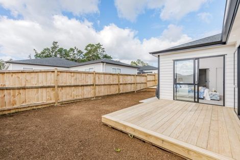 Photo of property in 21 Vinistra Road, Kumeu, 0810