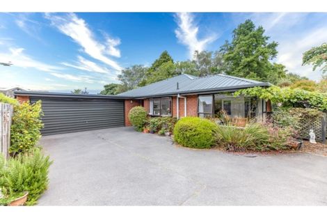 Photo of property in 2/215 Memorial Avenue, Burnside, Christchurch, 8053