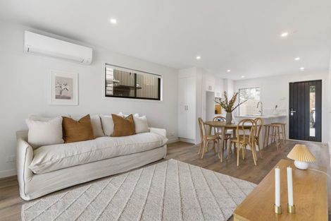 Photo of property in 4/35 Garadice Road, Rothesay Bay, Auckland, 0630