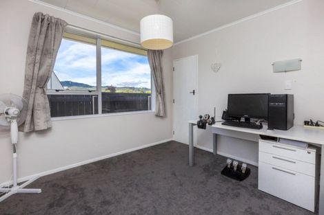 Photo of property in 16 Omaha Grove, Totara Park, Upper Hutt, 5018