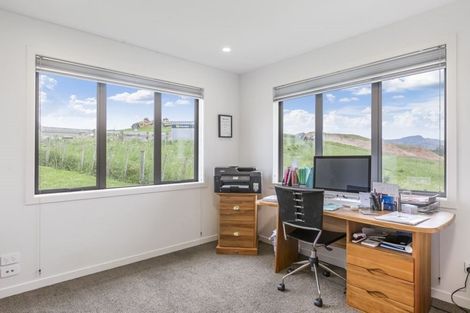 Photo of property in 4 Penney Rise, Matakana, 0985