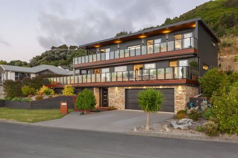 Photo of property in 101 Kakariki Grove, Waikanae, 5036