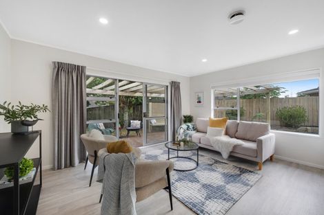 Photo of property in 66 Golfland Drive, Golflands, Auckland, 2013