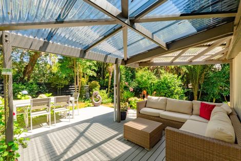 Photo of property in 31 Tane Road, Laingholm, Auckland, 0604