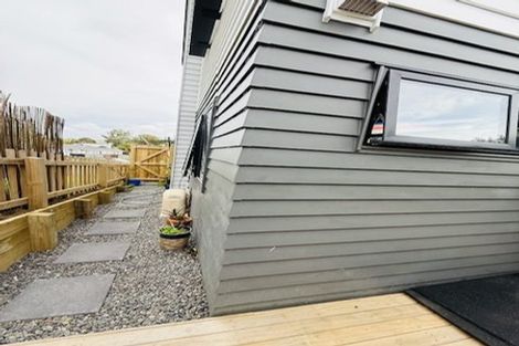 Photo of property in 3/16 Buisson Glade, West Harbour, Auckland, 0618