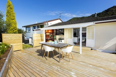 Photo of property in 22 Tacoma Drive, Totara Park, Upper Hutt, 5018