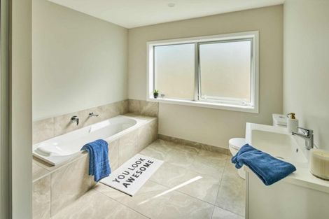 Photo of property in 36 Domett Street, Newlands, Wellington, 6037