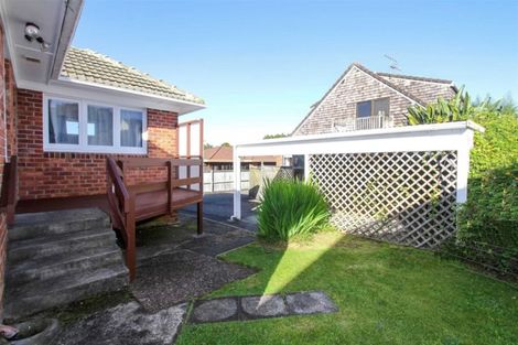 Photo of property in 1/58 Hillcrest Avenue, Hillcrest, Auckland, 0627