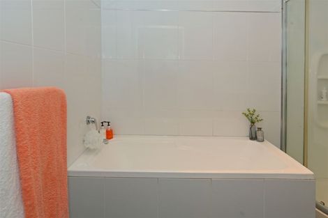 Photo of property in 27 Norcross Avenue, Henderson, Auckland, 0612